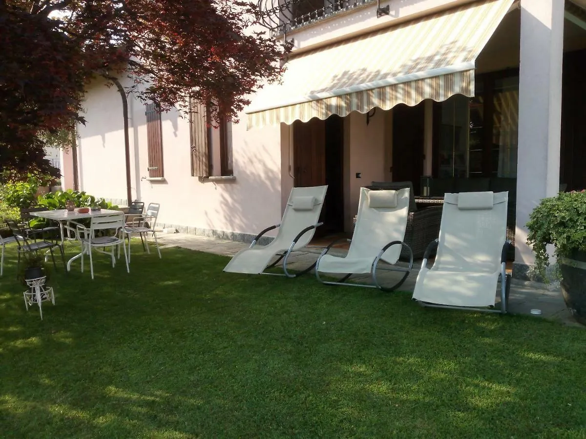 Villa Azalea San Fermo della Battaglia 3*,  Italy